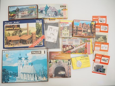 Lot 422 - A quantity of unbuilt HO gauge plastic...