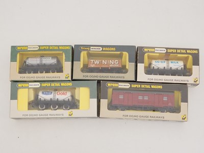 Lot 439 - A group of WRENN OO gauge rarer issue wagons -...