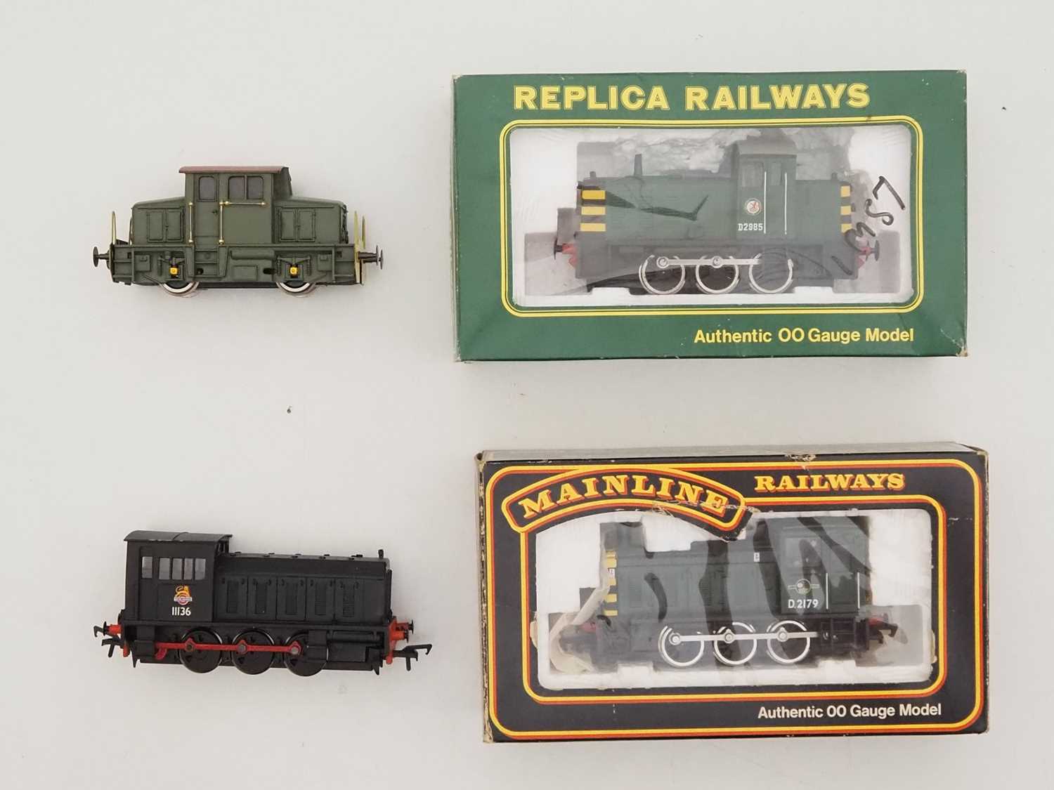 Lot 459 - A group of small OO gauge diesel shunting...