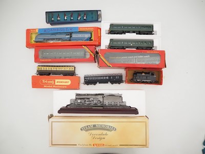 Lot 460 - A group of TRIANG and HORNBY OO gauge rolling...