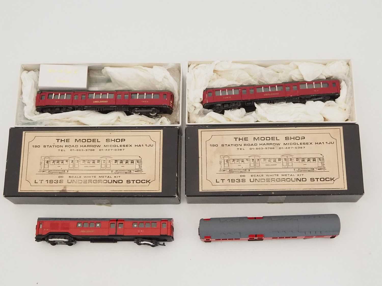 Lot 471 - A pair of kitbuilt London Underground 1:76...