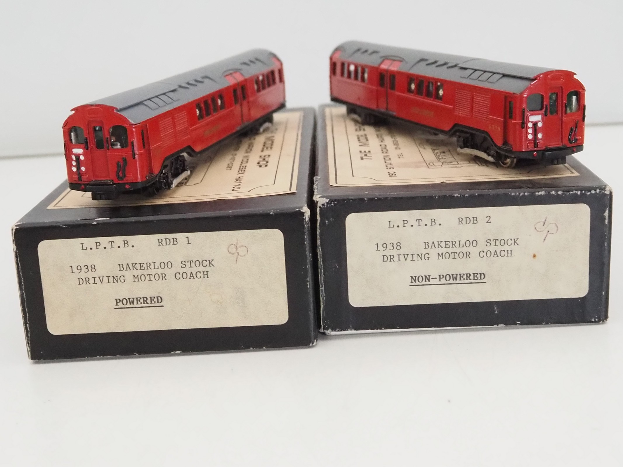 Lot 471 - A pair of kitbuilt London Underground 1:76