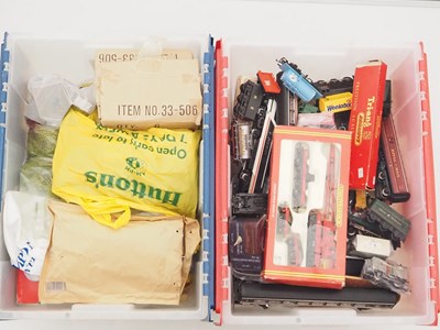 Lot 495 - A large quantity of unboxed OO gauge...