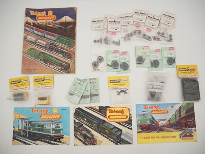 Lot 500 - A quantity of vintage model railways OO gauge...