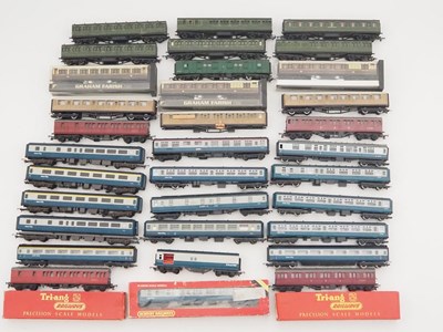 Lot 510 - A large tray of mostly unboxed OO gauge...