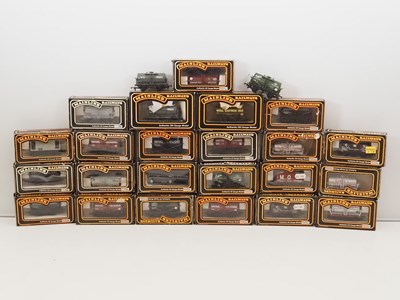 Lot 522 - A group of mostly boxed MAINLINE OO gauge...