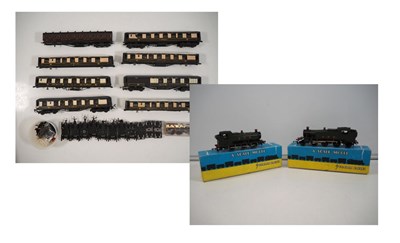 Lot 538 - A pair pf GRAHAM FARISH OO gauge steam...