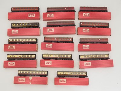 Lot 552 - A group of HORNBY DUBLO OO gauge Super Detail...