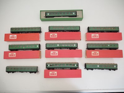 Lot 554 - A group of HORNBY DUBLO OO gauge Super Detail...