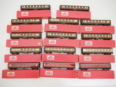 Lot 555 - A large quantity of HORNBY DUBLO OO gauge...