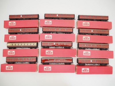 Lot 556 - A group of HORNBY DUBLO OO gauge 4075...