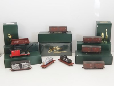 Lot 615 - A group of SPECTRUM On30 scale freight cars...