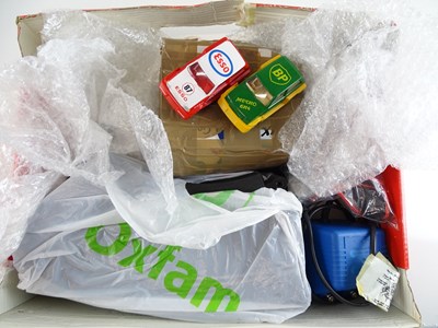 Lot 143 - A SCALEXTRIC "Metro Racing" slot car set - F/G...