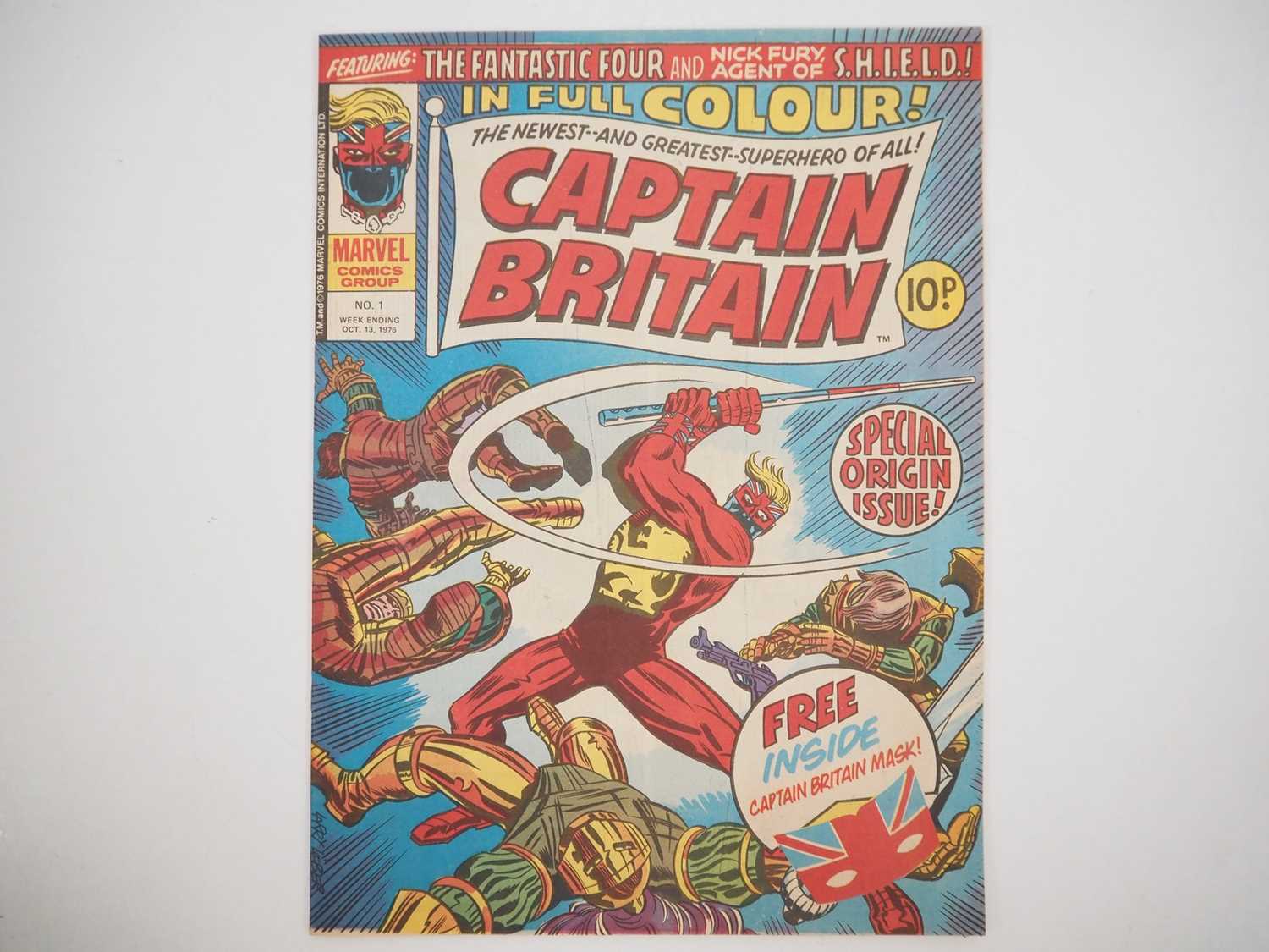 Lot 19 - CAPTAIN BRITAIN #1 - (1976 - BRITISH MARVEL) -...