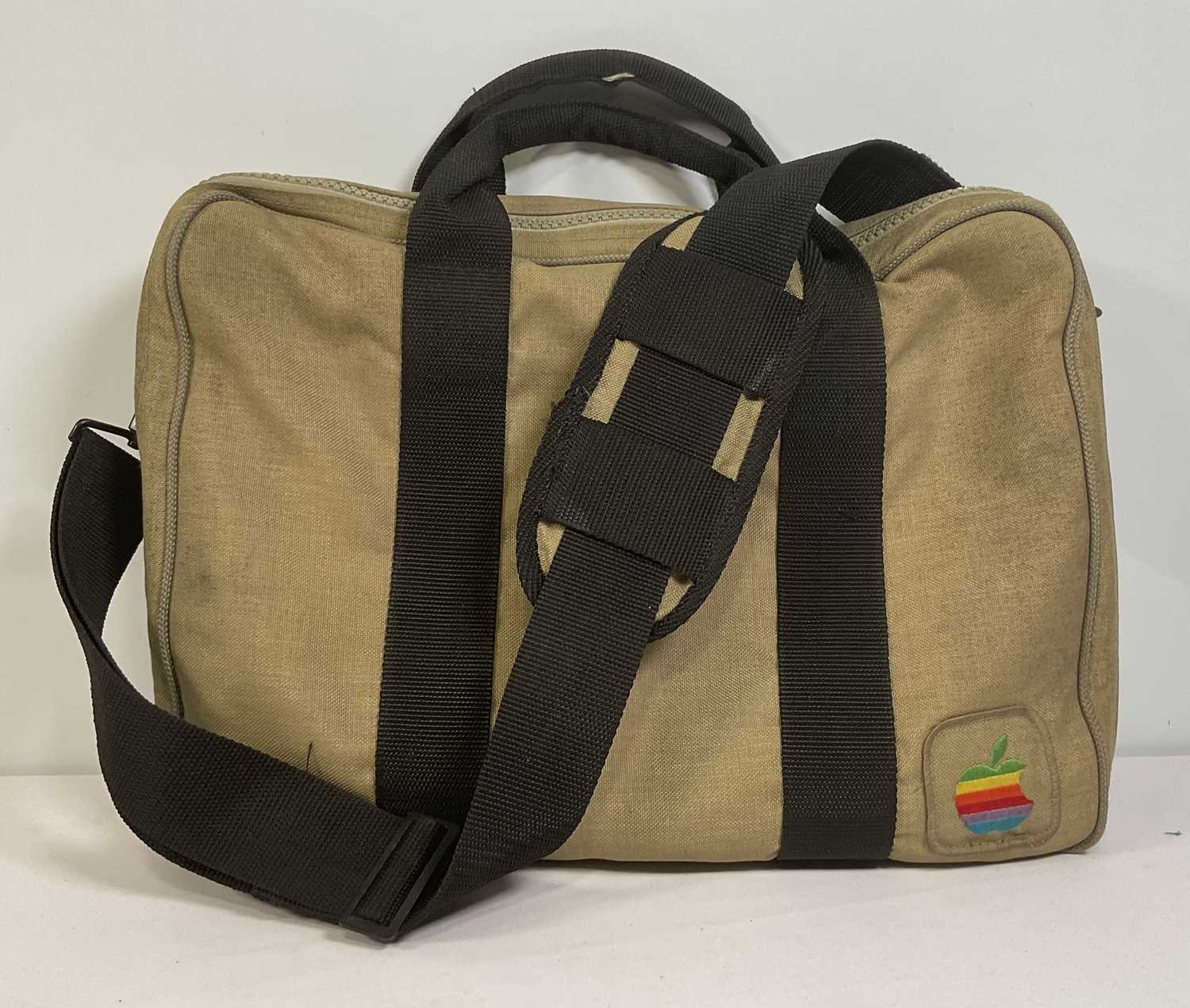 Lot 513 - A vintage APPLE COMPUTERS shoulder bag in