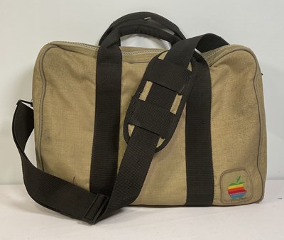 Lot 513 - A vintage APPLE COMPUTERS shoulder bag in...