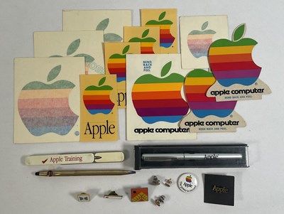 Lot 511 - APPLE COMPUTERS - A collection of Apple...