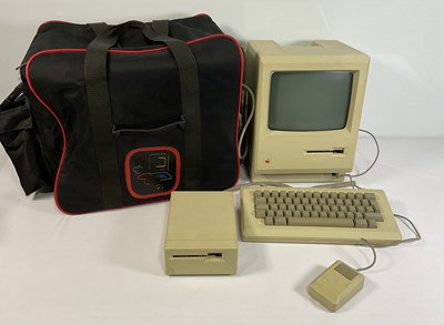 Lot 519 - APPLE COMPUTERS - An Apple Macintosh 512k...