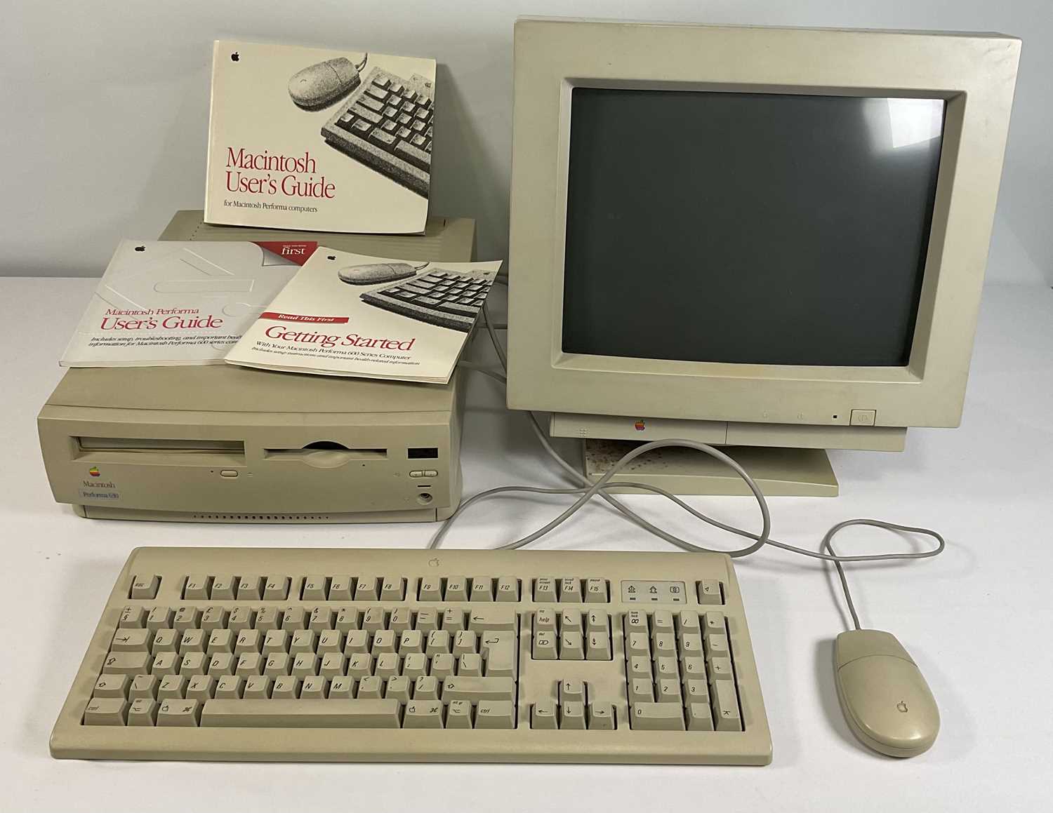 1994 Computer Mouse Lot 353 - APPLE COMPUTERS - A 1994 Apple Macintosh