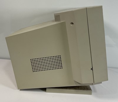 Lot 516 - APPLE COMPUTERS - A 1994 Apple Macintosh...