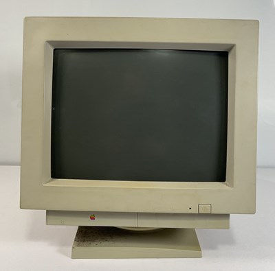 Lot 516 - APPLE COMPUTERS - A 1994 Apple Macintosh...