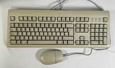 Lot 516 - APPLE COMPUTERS - A 1994 Apple Macintosh...