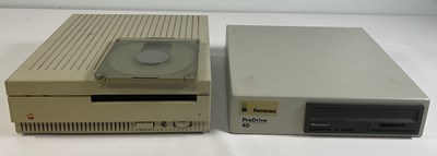 Lot 507 - APPLE COMPUTERS - A 1988 Apple CD SC external...