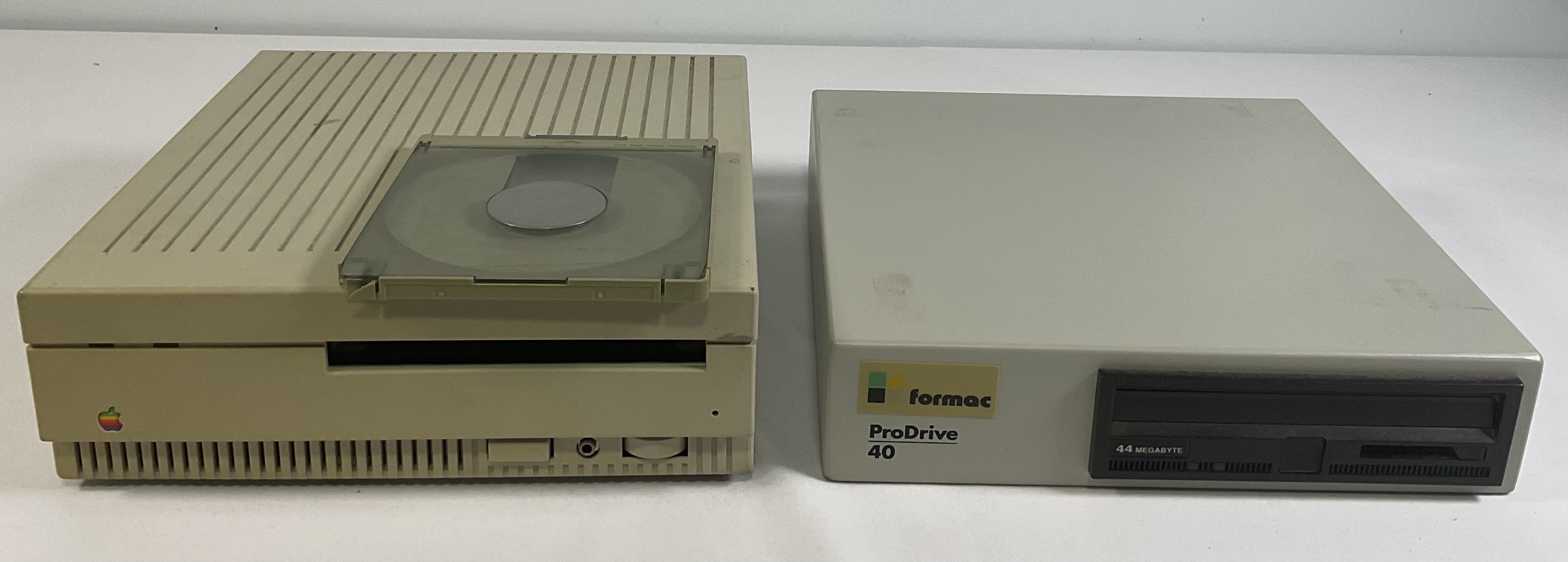 Lot 507 - APPLE COMPUTERS - A 1988 Apple CD SC