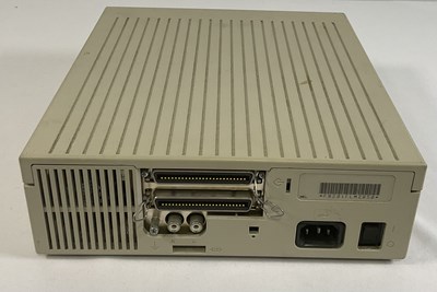 Lot 507 - APPLE COMPUTERS - A 1988 Apple CD SC external...