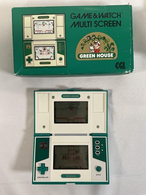 Lot 509 - A collection of 1980s / 90s handheld video...