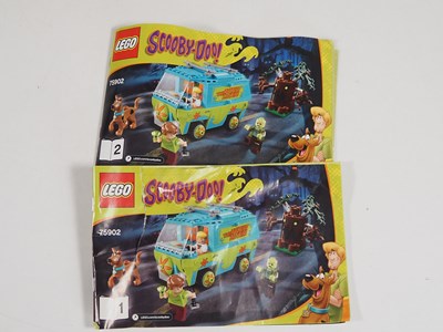 Lot 8 - LEGO 75902 - Scooby-Doo! - The Mystery Machine...