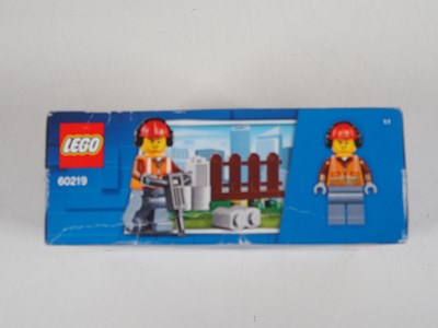 Lot 17 - LEGO CITY 60219 - Construction Loader -...