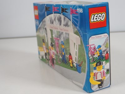 Lot 23 - LEGO 1198 - 'Telekom Cyclists and Service Crew'...