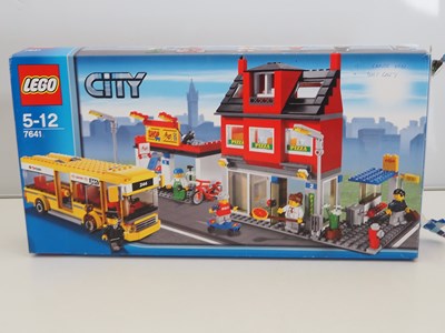 Lot 31 - LEGO 7641 - City Corner - Appears complete in...
