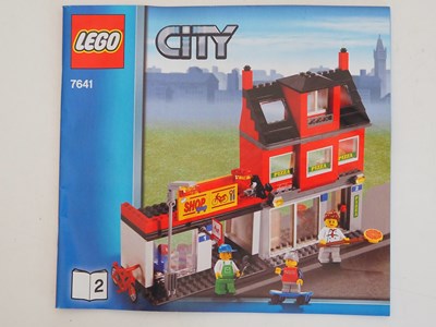 Lot 31 - LEGO 7641 - City Corner - Appears complete in...