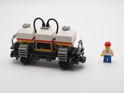 Lot 44 - LEGO TRAINS 7813 - Shell Tanker Wagon -...