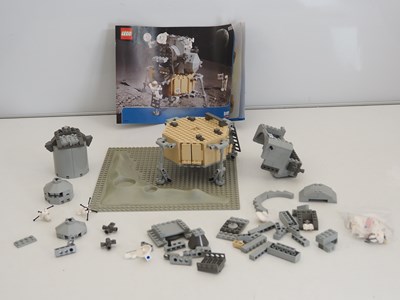 Lot 56 - LEGO DISCOVERY CHANNEL 10029 - Luna Lander -In...