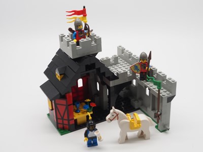 Lot 57 - LEGO 10000 CASTLE - The Guarded Inn - Box...