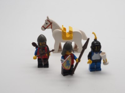 Lot 57 - LEGO 10000 CASTLE - The Guarded Inn - Box...