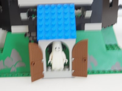 Lot 60 - LEGO SYSTEM 6090 - Castle - Royal Knights...