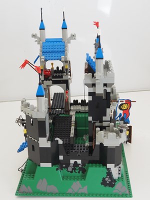 Lot 60 - LEGO SYSTEM 6090 - Castle - Royal Knights...