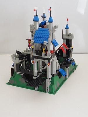 Lot 60 - LEGO SYSTEM 6090 - Castle - Royal Knights...