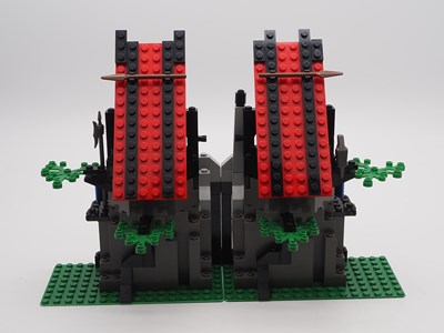 Lot 61 - LEGO SYSTEM 6048 - Castle - Dragon Knights -...