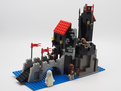 Lot 62 - LEGO SYSTEM 6075 - Castle - Wolfpack -...
