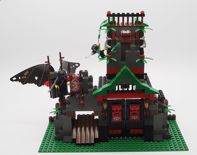 Lot 90 - LEGO SYSTEM NINJA 6088 - Castle - Robber's...