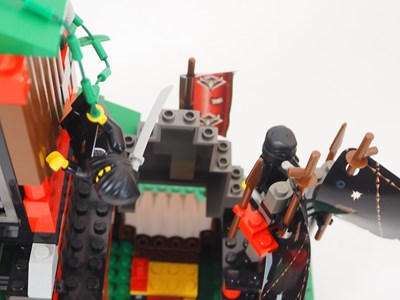 Lot 90 - LEGO SYSTEM NINJA 6088 - Castle - Robber's...