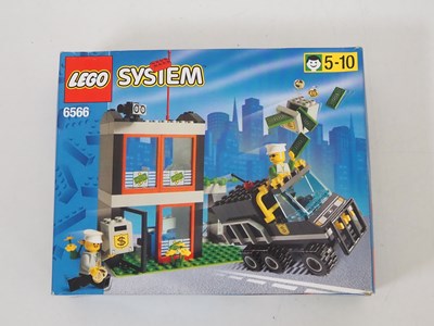 Lot 114 - LEGO SYSTEM 6566 - City - Bank - appears...