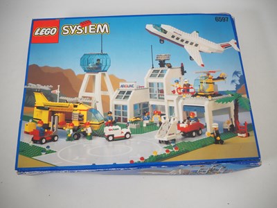 Lot 135 - LEGO SYSTEM 6597 AIRPORT - Century Skyway -...