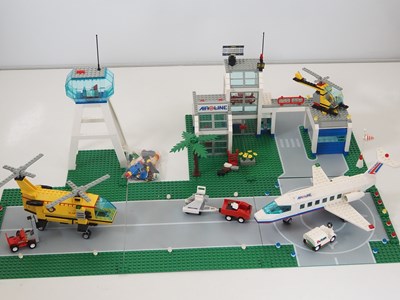 Lot 135 - LEGO SYSTEM 6597 AIRPORT - Century Skyway -...