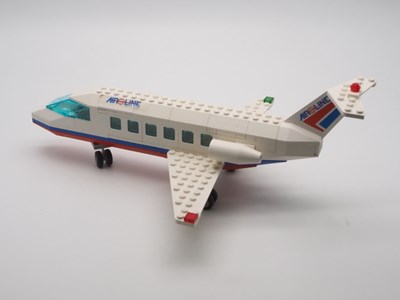 Lot 135 - LEGO SYSTEM 6597 AIRPORT - Century Skyway -...